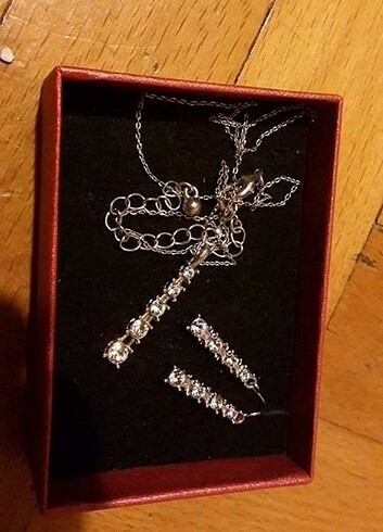 Swarovski Taşlı sifır kolye ve Küpe Takımı