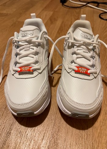 Skechers beyaz spor ayakkabı