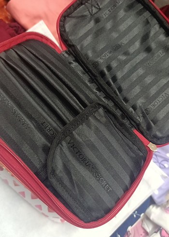 Victoria's Secret Pembe Kalpli Makyaj Çantası - Görsel 3