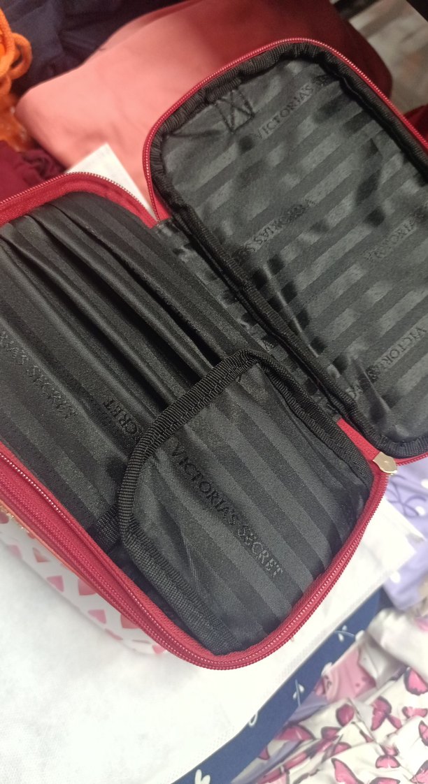 Victoria's Secret Pembe Kalpli Makyaj Çantası - Görsel 3