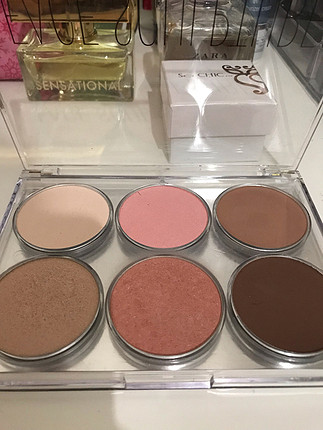 MAC H&M face sculpture