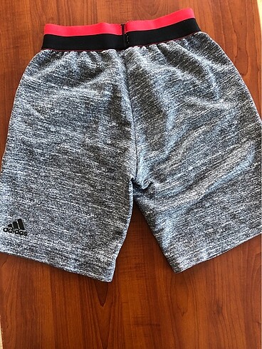 9 Yaş Beden Adidas şort