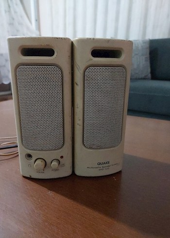 Beyaz Gri Quake Multimedya Hoparlörler