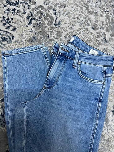 Colin's Colins Jean Maya