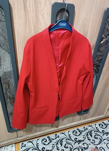 Kırmızı blazer