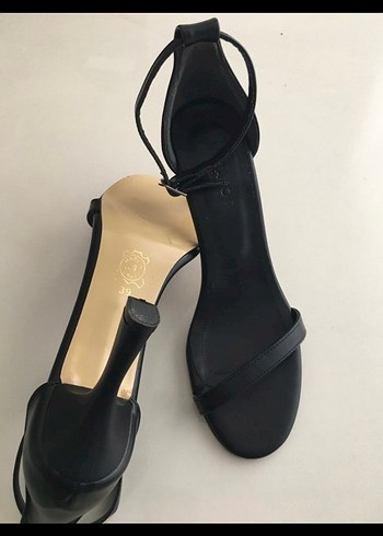 Zara Siyah Minimalist Topuklu Kadın Ayakkabı