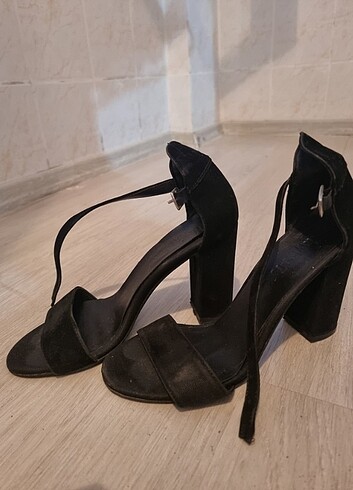 38 Beden siyah Renk Şık siyah tapuklu ayakkabı 38 numara 9 cm