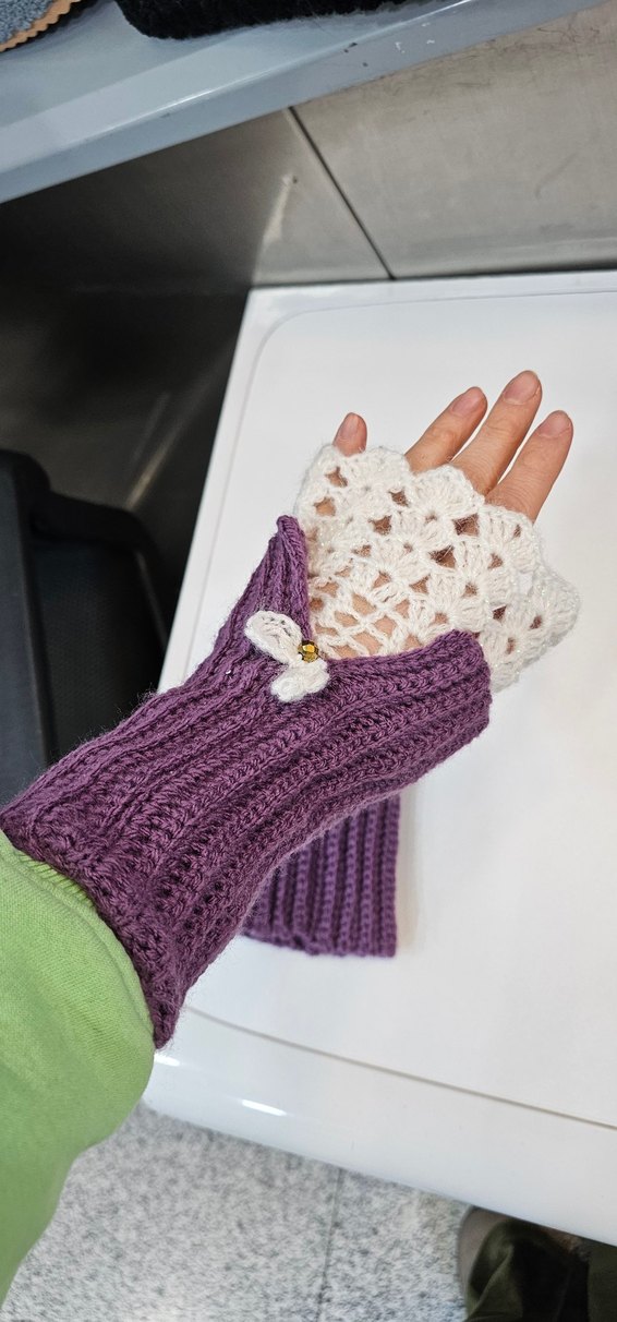 Mor ve Beyaz Örgü Kadın Eldiven - Görsel 2
