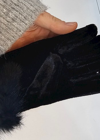 Siyah Kürklü Kadın Eldiveni - Görsel 2