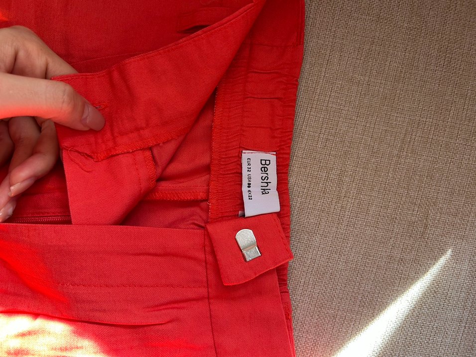 Kırmızı pantolon - Görsel 2