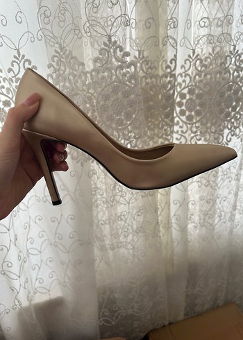Diğer Bej Kadın Stiletto Topuklu Ayakkabı