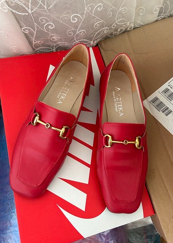 Kırmızı Deri Topuklu Tokalı Kadın Loafer