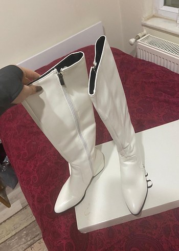 Beyaz Rugan Diz Üstü Stiletto Çizme - Görsel 2