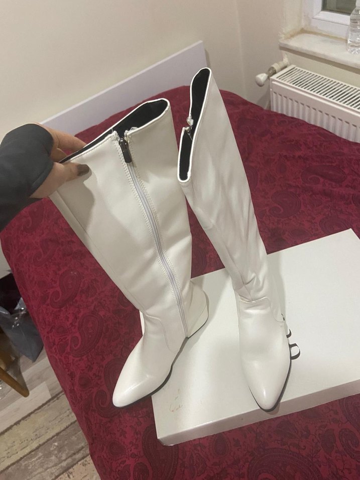 Beyaz Rugan Diz Üstü Stiletto Çizme - Görsel 2