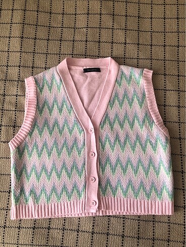Pembe süveter