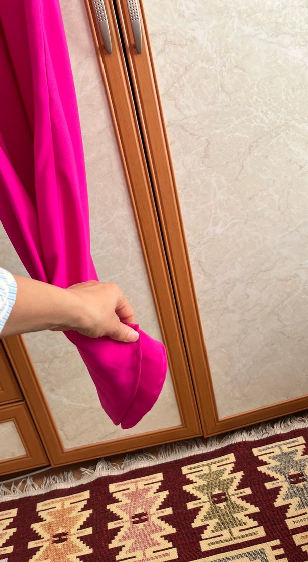 Pembe V Yaka Drapeli Uzun Kadın Elbise - Görsel 3