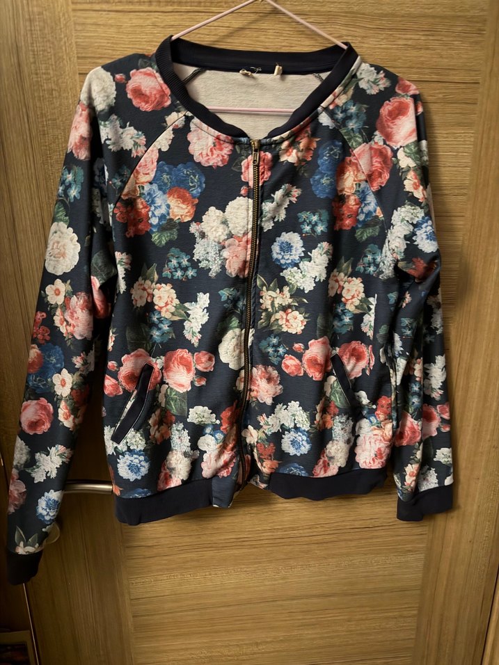 Romantik Çiçekli Lacivert Bomber Ceket — görsel 3/4