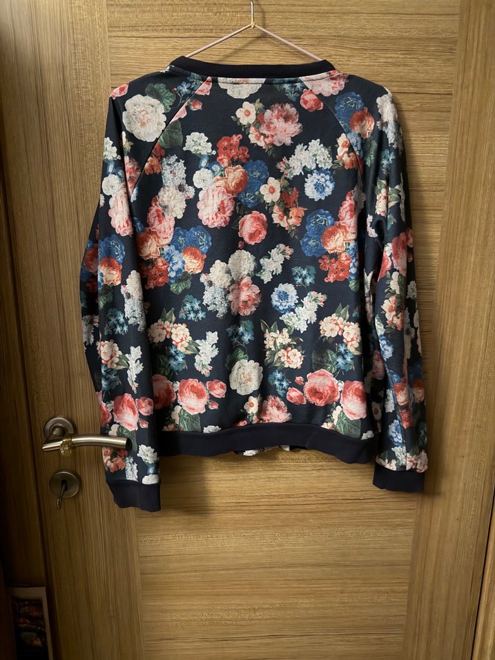 Romantik Çiçekli Lacivert Bomber Ceket — görsel 2/4