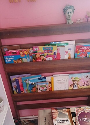 MONTESSORİ KİTAPLIK