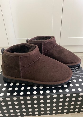 Ugg Bot