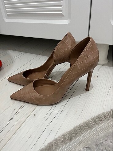 38 Beden ten rengi Renk Stiletto