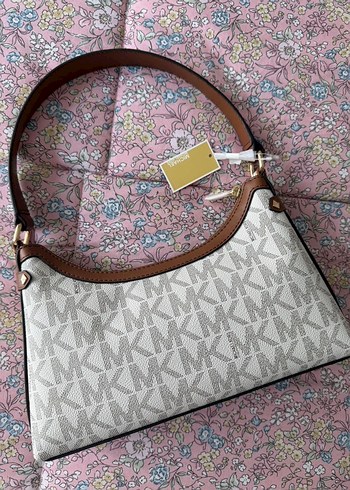 Michael Kors Monogramli Sik Omuz Cantasi