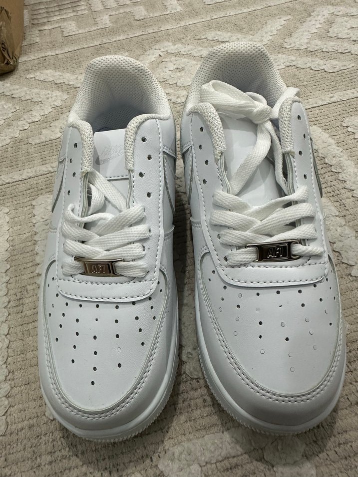 Nike Air Force 1 Beyaz Spor Ayakkabı — görsel 2/4