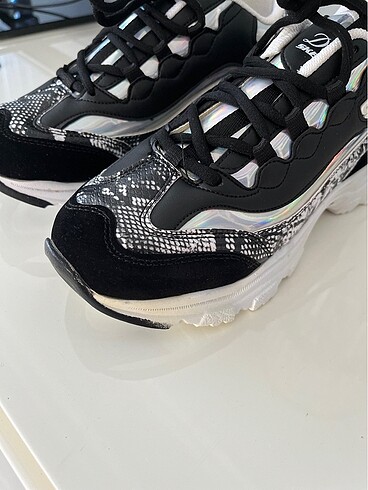 40 Beden Skechers spor ayakkabı