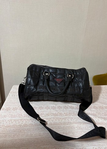 Prada Siyah Kapitone Omuz Cantasi