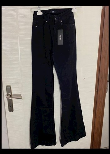 Trendyol & Milla Siklik Ve Rahatlik Siyah Yuksek Bel Denim Jean