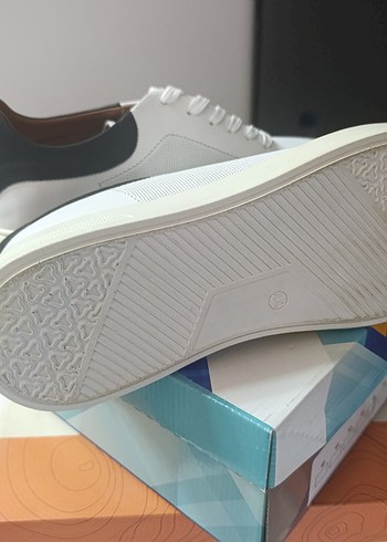 Beyaz Bağcıklı Spor Ayakkabı - Görsel 4