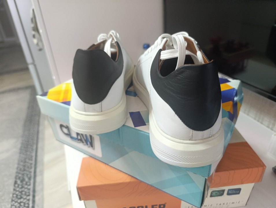 Beyaz Bağcıklı Spor Ayakkabı - Görsel 3