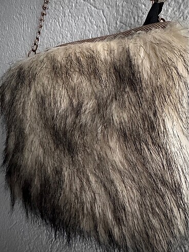 KÜRKLÜ KOL ÇANTASI - Görsel 2