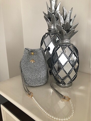 Metalik gümüş çanta