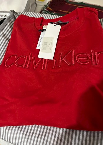 Calvin Klein Canli Kirmizi Calvin Klein Bisiklet Yaka Tisort