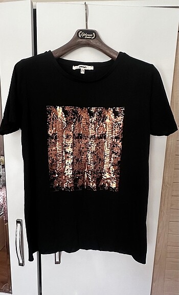 payetli tshirt
