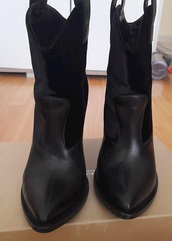Diğer Siyah Deri Kadın Dolgu Topuklu Bot