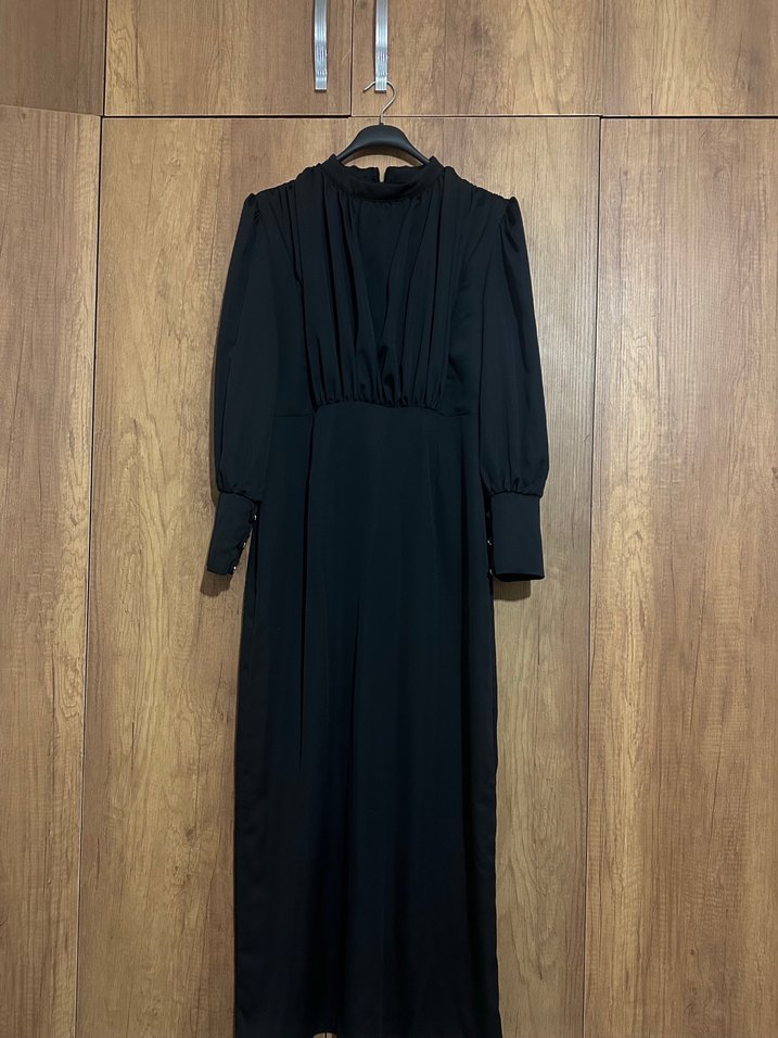 Uzun Siyah Pilili Kadın Elbise - Görsel 2