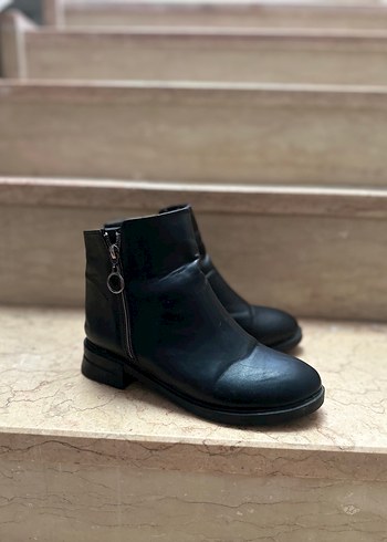 Siyah Kadın Deri Tokalı Topuklu Bot - Görsel 2