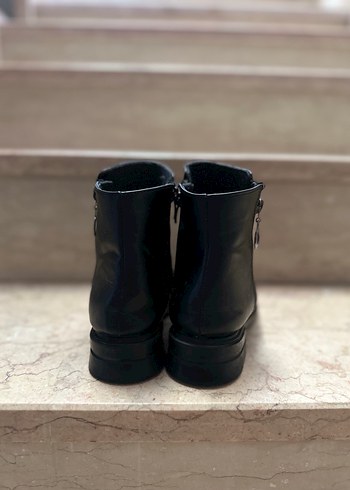 Siyah Kadın Deri Tokalı Topuklu Bot - Görsel 3