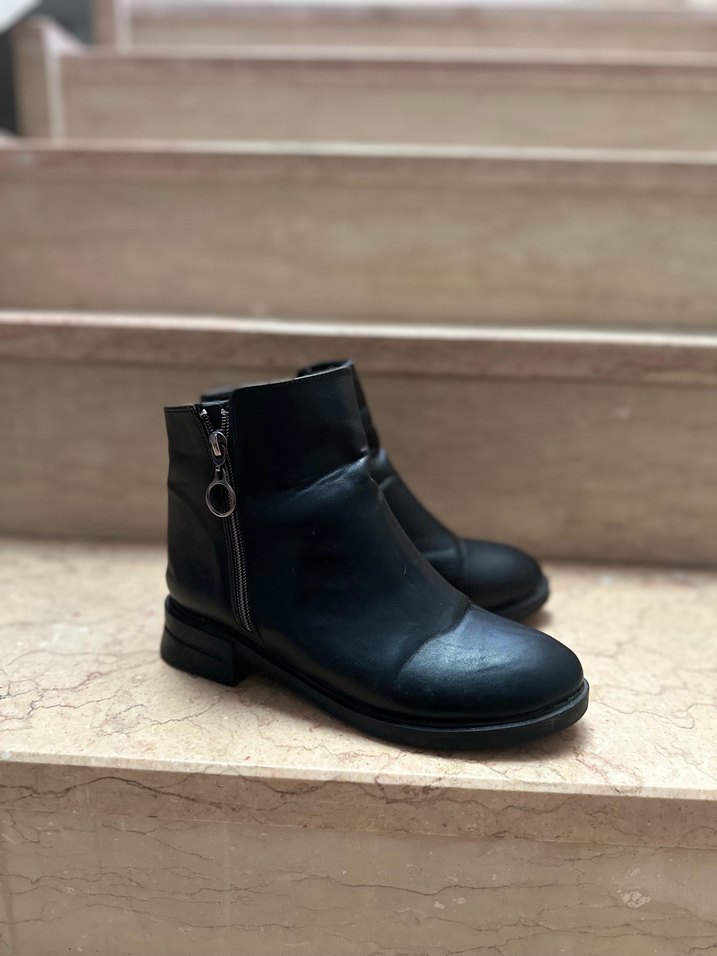 Siyah Kadın Deri Tokalı Topuklu Bot - Görsel 2