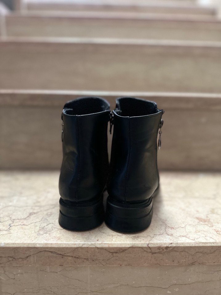 Siyah Kadın Deri Tokalı Topuklu Bot - Görsel 3