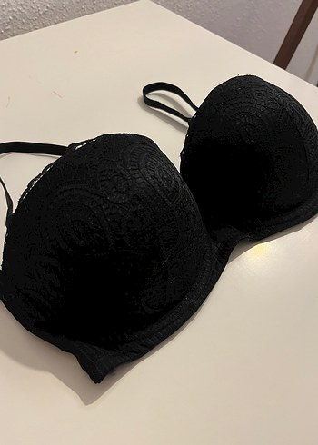 Beyaz ve Siyah Dantel Detaylı Büstiyerler - Görsel 3