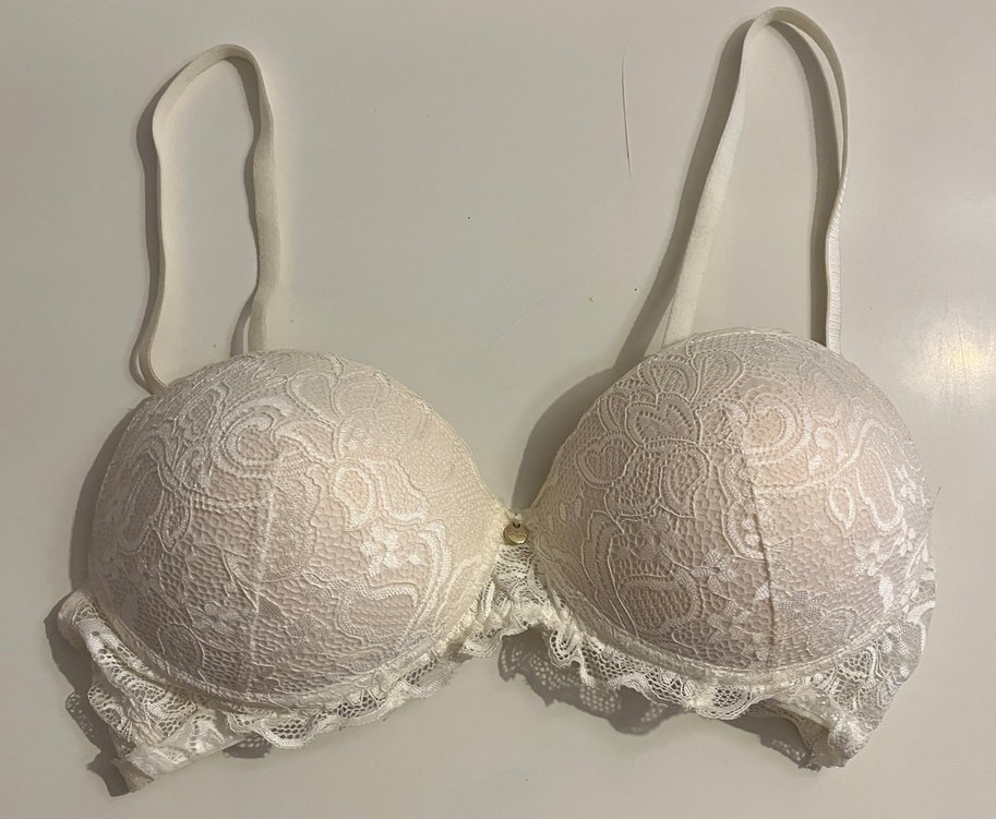 Beyaz ve Siyah Dantel Detaylı Büstiyerler - Görsel 2