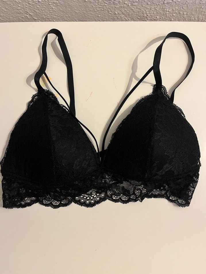 Beyaz ve Siyah Dantel Detaylı Büstiyerler - Görsel 5