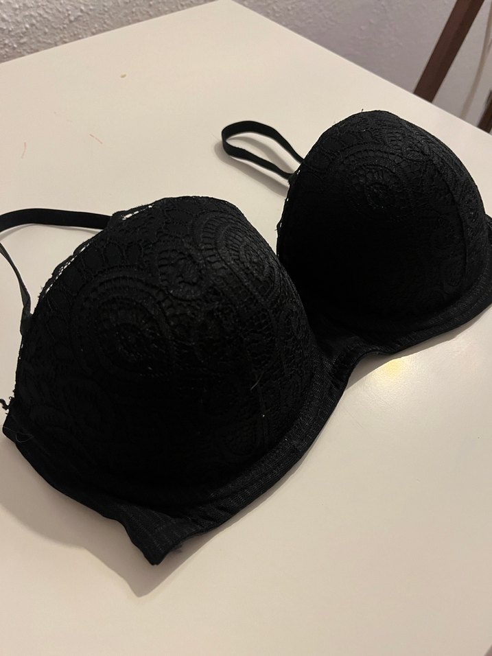 Beyaz ve Siyah Dantel Detaylı Büstiyerler - Görsel 3