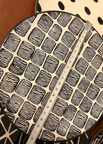 Beyaz ve Siyah Desenli Seramik Tabak Seti - Görsel 3