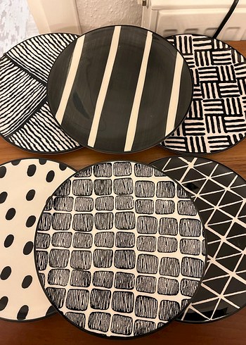 Beyaz ve Siyah Desenli Seramik Tabak Seti - Görsel 2