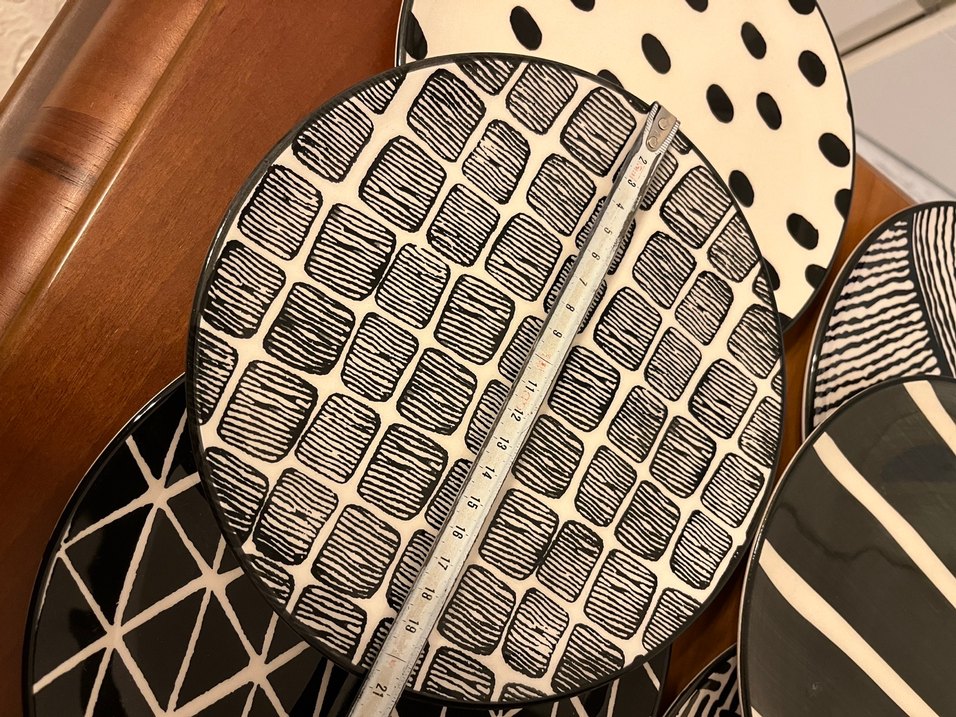 Beyaz ve Siyah Desenli Seramik Tabak Seti - Görsel 3