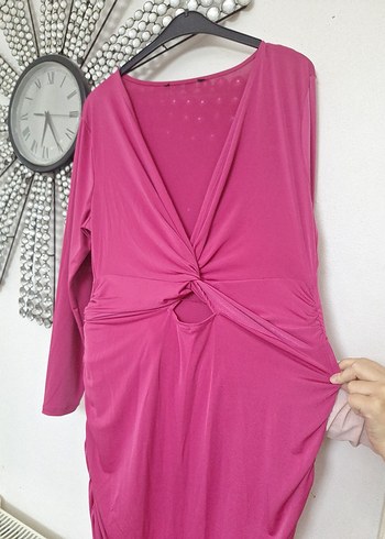 V Yaka Pembe Elbise - Görsel 5